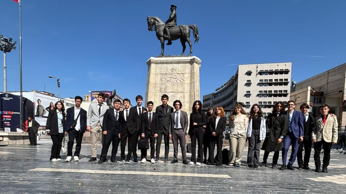 Öğrencilerimiz AIM’25 Konferansı’ndan Ödüllerle Döndü